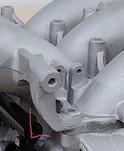 Load image into Gallery viewer, 300zx under the plenum top feed fuel rail kit